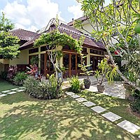 Escape to a Tropical 5-Bedroom Villa with Balinese-Style in Canggu. Villas in Bali for Sale: Villa in Canggu, Bali for 1027 Thousands USD. Freehold. Preview photo #1