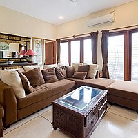 Escape to a Tropical 5-Bedroom Villa with Balinese-Style in Canggu. Villas in Bali for Sale: Villa in Canggu, Bali for 1027 Thousands USD. Freehold. Preview photo #4