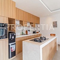 Amazing Tropical Modern Villa In Canggu. Villas in Bali for Sale: Villa in Canggu, Bali for 285 Thousands USD. Leasehold. Preview photo #2
