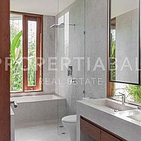 Stunning Industrial Minimalist Villa In Pererenan. Villas in Bali for Sale: Villa in Pererenan (Canggu), Bali for 19.7 Billion VND. Leasehold. Preview photo #8
