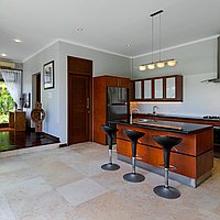 Impeccably presented Four-Bedrooms Freehold Villa with Ocean Vistas in Jimbaran. Villas in Bali for Sale: Villa in Jimbaran, Bali for 751 Thousands USD. Freehold. Preview photo #7