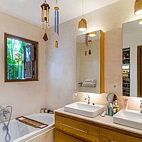 Homey Style Spacious Three-Bedroom Villa with Long Lease in Tegal Cupek. Villas in Bali for Sale: Вилла в Керобокан, Бали за 499 тыс. USD. Leasehold. Предварительный просмотр фото #5