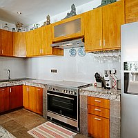 Exceptional Four-Bedroom Fully-Furnished Villa with Long Lease in Lively Kerobokan. Villas in Bali for Sale: Вилла в Керобокан, Бали за 425 тыс. USD. Leasehold. Предварительный просмотр фото #4