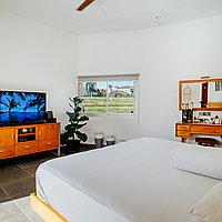 Exceptional Four-Bedroom Fully-Furnished Villa with Long Lease in Lively Kerobokan. Villas in Bali for Sale: Вилла в Керобокан, Бали за 425 тыс. USD. Leasehold. Предварительный просмотр фото #5