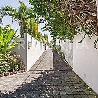 Beautiful Tropical Family Villa In Kerobokan. Villas in Bali for Sale: Villa in Kerobokan, Bali for 566 Thousands USD. Leasehold. Preview photo #13