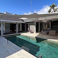 Modern Classic Three-Bedroom Villa in a Strategic Location of Kerobokan with Long Lease. Villas in Bali for Sale: Вилла в Керобокан, Бали за 295 тыс. USD. Leasehold. Предварительный просмотр фото #1