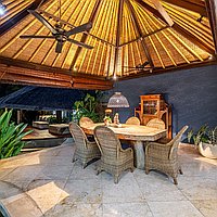 A timeless blend of traditional elegance and modern luxury in Kerobokan. Villas in Bali for Sale: Вилла в Керобокан, Бали за 1012 тыс. USD. Leasehold. Предварительный просмотр фото #8