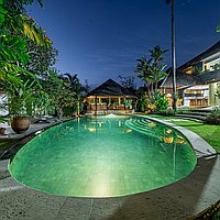 A timeless blend of traditional elegance and modern luxury in Kerobokan. Villas in Bali for Sale: Вилла в Керобокан, Бали за 1012 тыс. USD. Leasehold. Предварительный просмотр фото #1