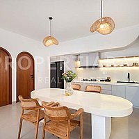 Finished 2 Bedrooms Villa In The Prime Area Of Berawa. Villas in Bali for Sale: Villa in Berawa (Canggu), Bali for 30.5 Million INR. Freehold. Preview photo #1