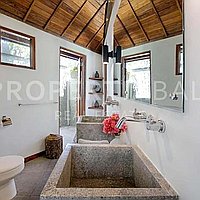 Stunning Balinese Villa Steps To The Beach. Villas in Bali for Sale: Vila di Bingin, Bali untuk 420 Ribuan USD. Leasehold. Pratinjau foto #21