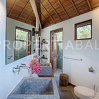 Stunning Balinese Villa Steps To The Beach. Villas in Bali for Sale: Vila di Bingin, Bali untuk 420 Ribuan USD. Leasehold. Pratinjau foto #16