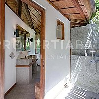 Stunning Balinese Villa Steps To The Beach. Villas in Bali for Sale: Vila di Bingin, Bali untuk 420 Ribuan USD. Leasehold. Pratinjau foto #12