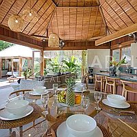 Stunning Balinese Villa Steps To The Beach. Villas in Bali for Sale: Vila di Bingin, Bali untuk 420 Ribuan USD. Leasehold. Pratinjau foto #6