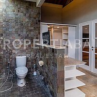 Modern Balinese Family Home In Berawa. Villas in Bali for Sale: Vila di Berawa (Canggu), Bali untuk 417 Ribuan USD. Leasehold. Pratinjau foto #8