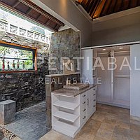 Modern Balinese Family Home In Berawa. Villas in Bali for Sale: Vila di Berawa (Canggu), Bali untuk 417 Ribuan USD. Leasehold. Pratinjau foto #9