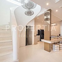 Spacious And Stylish Villa In Berawa. Villas in Bali for Sale: Вилла в Берава (Чангу), Бали за 390 тыс. USD. Leasehold. Предварительный просмотр фото #1