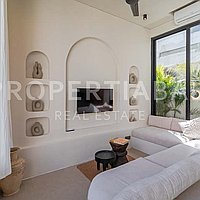 Amazing Tropical Inspired Villa In The Heart Of Bumbak. Villas in Bali for Sale: Vila di Umalas, Bali untuk 242 Ribuan USD. Leasehold. Pratinjau foto #6