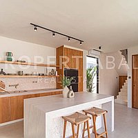 Amazing Tropical Inspired Villa In The Heart Of Bumbak. Villas in Bali for Sale: Vila di Umalas, Bali untuk 242 Ribuan USD. Leasehold. Pratinjau foto #1