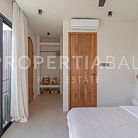Amazing Tropical Inspired Villa In The Heart Of Bumbak. Villas in Bali for Sale: Vila di Umalas, Bali untuk 242 Ribuan USD. Leasehold. Pratinjau foto #11
