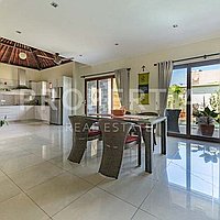 Charming 2-Bedroom Villa In Prime Berawa. Villas in Bali for Sale: Вилла в Берава (Чангу), Бали за 359 тыс. USD. Leasehold. Предварительный просмотр фото #1