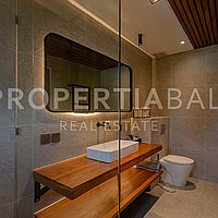 Outstanding Industrial Style Family Villa In Berawa. Villas in Bali for Sale: Vila di Berawa (Canggu), Bali untuk 829 Ribuan USD. Leasehold. Pratinjau foto #8