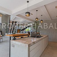 Outstanding Industrial Style Family Villa In Berawa. Villas in Bali for Sale: Vila di Berawa (Canggu), Bali untuk 829 Ribuan USD. Leasehold. Pratinjau foto #2