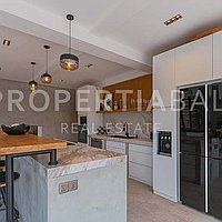 Outstanding Industrial Style Family Villa In Berawa. Villas in Bali for Sale: Vila di Berawa (Canggu), Bali untuk 829 Ribuan USD. Leasehold. Pratinjau foto #3
