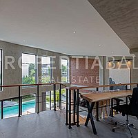 Outstanding Industrial Style Family Villa In Berawa. Villas in Bali for Sale: Vila di Berawa (Canggu), Bali untuk 829 Ribuan USD. Leasehold. Pratinjau foto #18