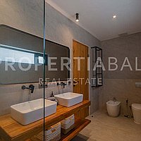 Outstanding Industrial Style Family Villa In Berawa. Villas in Bali for Sale: Vila di Berawa (Canggu), Bali untuk 829 Ribuan USD. Leasehold. Pratinjau foto #16