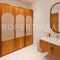 Timeless Luxury Family Villa In Berawa. Villas in Bali for Sale: Vila di Berawa (Canggu), Bali untuk 1153 Ribuan USD. Freehold. Pratinjau foto #3