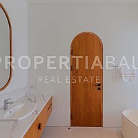 Timeless Luxury Family Villa In Berawa. Villas in Bali for Sale: Vila di Berawa (Canggu), Bali untuk 1153 Ribuan USD. Freehold. Pratinjau foto #13