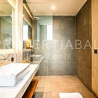 Industrial Contemporary Villa In Pererenan. Villas in Bali for Sale: Vila di Pererenan (Canggu), Bali untuk 516 Ribuan USD. Leasehold. Pratinjau foto #2