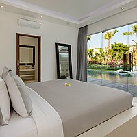 Tropical 3 Bedroom Seminyak Pool Villa with Extra-long Lease in 24 hr Security Complex-2364. Villas in Bali for Sale: Вилла в Семиньяк, Бали за 410 тыс. USD. Leasehold. Предварительный просмотр фото #4