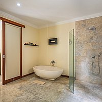Sophisticated 4-bedroom Seminyak sanctuary for lease. Villas in Bali for Sale: Вилла в Семиньяк, Бали за 429 тыс. USD. Leasehold. Предварительный просмотр фото #8