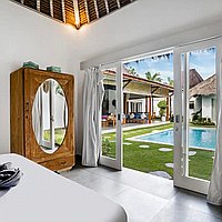 Charming traditional-modern villa steps from Petitenget Beach. Villas in Bali for Sale: Вилла в Семиньяк, Бали за 491 тыс. USD. Leasehold. Предварительный просмотр фото #8