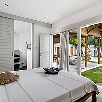 Charming traditional-modern villa steps from Petitenget Beach. Villas in Bali for Sale: Вилла в Семиньяк, Бали за 491 тыс. USD. Leasehold. Предварительный просмотр фото #9