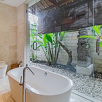 Traditional Three-Bedroom Freehold Villa on 750sqm Only Minutes Walk to the Beach. Villas in Bali for Sale: Villa in Seminyak, Bali for 1356 Thousands USD. Freehold. Preview photo #13