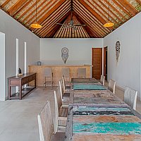 Spacious Four-Bedroom Beachfront Villa in Tabanan: Balinese-Meets-Modern Elegance with Promising ROI. Villas in Bali for Sale: Villa in Tabanan, Bali for 1211 Thousands USD. Freehold. Preview photo #6