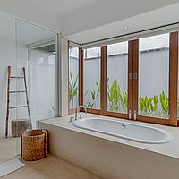 Brand New Iconic Freehold Beachfront Villa Complex. Villas in Bali for Sale: Villa in Tabanan, Bali for 6134 Thousands USD. Freehold. Preview photo #9
