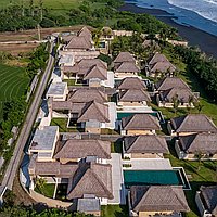 Brand New Iconic Freehold Beachfront Villa Complex. Villas in Bali for Sale: Villa in Tabanan, Bali for 6134 Thousands USD. Freehold. Preview photo #1
