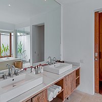 Brand New Iconic Freehold Beachfront Villa Complex. Villas in Bali for Sale: Villa in Tabanan, Bali for 6134 Thousands USD. Freehold. Preview photo #8