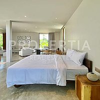 Stunning Modern Tropical Oasis Minutes From The Beach. Villas in Bali for Sale: Vila di Uluwatu, Bali untuk 218 Ribuan USD. Leasehold. Pratinjau foto #9