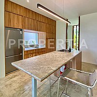 Stunning Modern Tropical Oasis Minutes From The Beach. Villas in Bali for Sale: Vila di Uluwatu, Bali untuk 218 Ribuan USD. Leasehold. Pratinjau foto #1