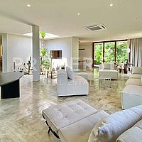 Stunning Modern Tropical Oasis Minutes From The Beach. Villas in Bali for Sale: Vila di Uluwatu, Bali untuk 218 Ribuan USD. Leasehold. Pratinjau foto #3