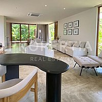 Stunning Modern Tropical Oasis Minutes From The Beach. Villas in Bali for Sale: Vila di Uluwatu, Bali untuk 218 Ribuan USD. Leasehold. Pratinjau foto #12