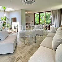Stunning Modern Tropical Oasis Minutes From The Beach. Villas in Bali for Sale: Vila di Uluwatu, Bali untuk 218 Ribuan USD. Leasehold. Pratinjau foto #2
