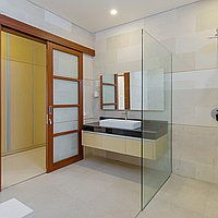 Spacious Classic Home Design Four-Bedroom Villa in Umalas Kerobokan’s Tranquil Neighborhood. Villas in Bali for Sale: Вилла в Умалас, Бали за 153 тыс. USD. Leasehold. Предварительный просмотр фото #9