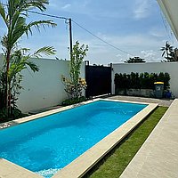 Splendid Three-Bedroom Villa with Luxe Jacuzzi for Long Lease in Serene Umalas. Villas in Bali for Sale: Вилла в Умалас, Бали за 380 тыс. USD. Leasehold. Предварительный просмотр фото #1