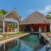 Don’t Miss This Rare Opportunity: Spacious Two-Bedroom Villa with Balinese Vibe in Umalas Hottest Area. Villas in Bali for Sale: Вилла в Умалас, Бали за 273 тыс. USD. Leasehold. Предварительный просмотр фото #1