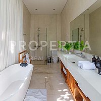 Amazing Spacious Villa In The Heart Of Umalas. Villas in Bali for Sale: Вилла в Умалас, Бали за 600 тыс. USD. Leasehold. Предварительный просмотр фото #5